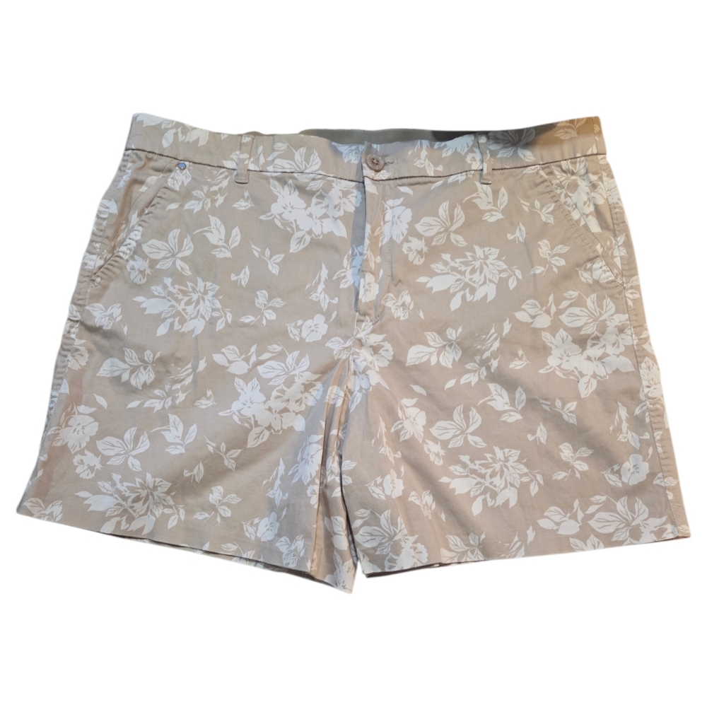 Intro Love The Fit - Classic Khaki Floral Print Chino Shorts Flat Front Casual